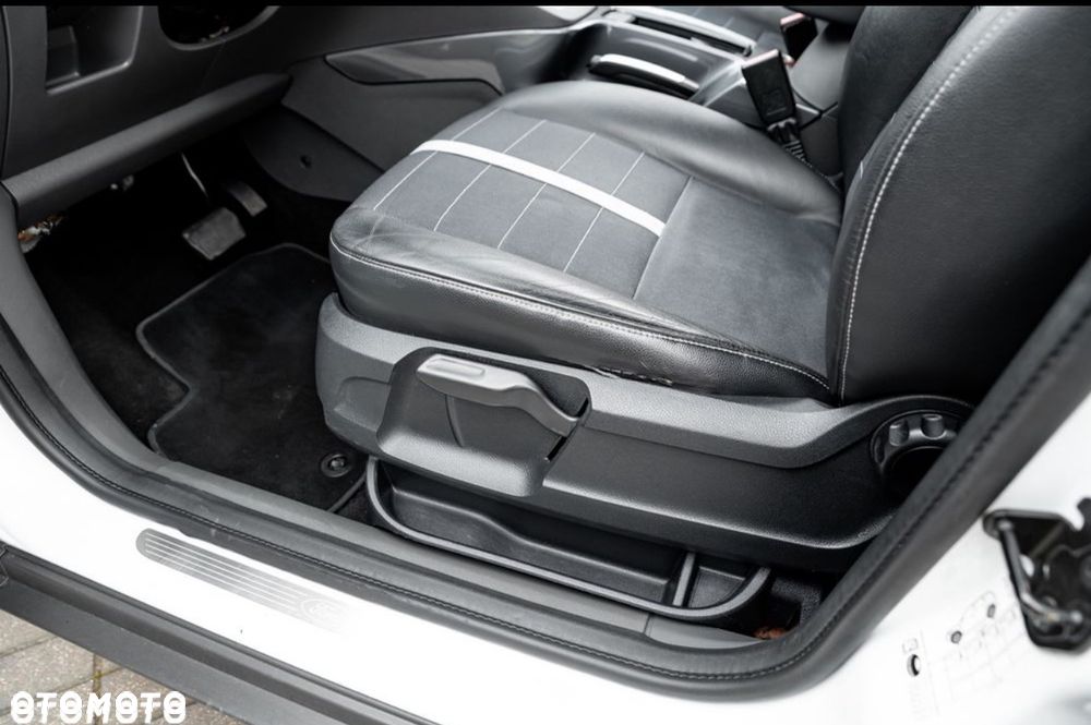 Ford Kuga 2.5 4x4 Titanium - 16