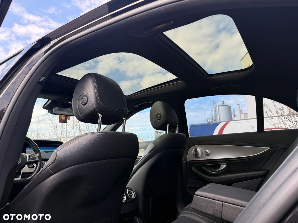 Mercedes-Benz Klasa E 220 d 4-Matic 9G-TRONIC - 14