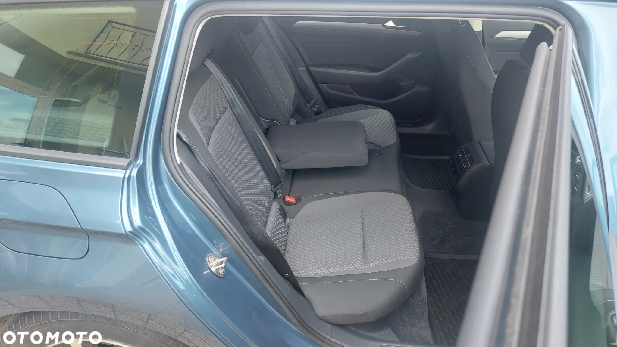 Volkswagen Passat Variant 1.6 TDI (BlueMotion Technology) Trendline - 17