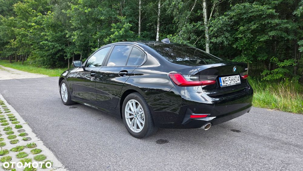 BMW Seria 3 330i - 12