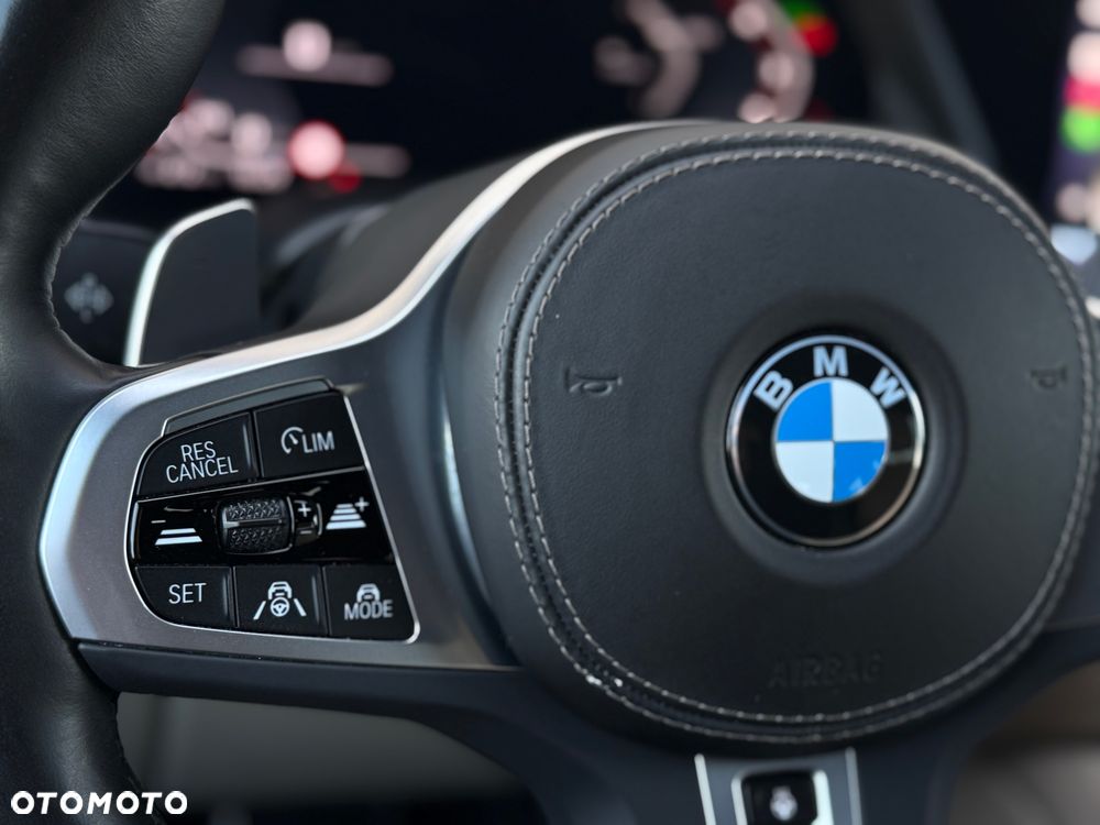 BMW X6 M50i - 25