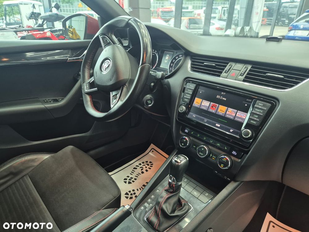 Skoda Octavia 2.0 TDI DSG RS - 32