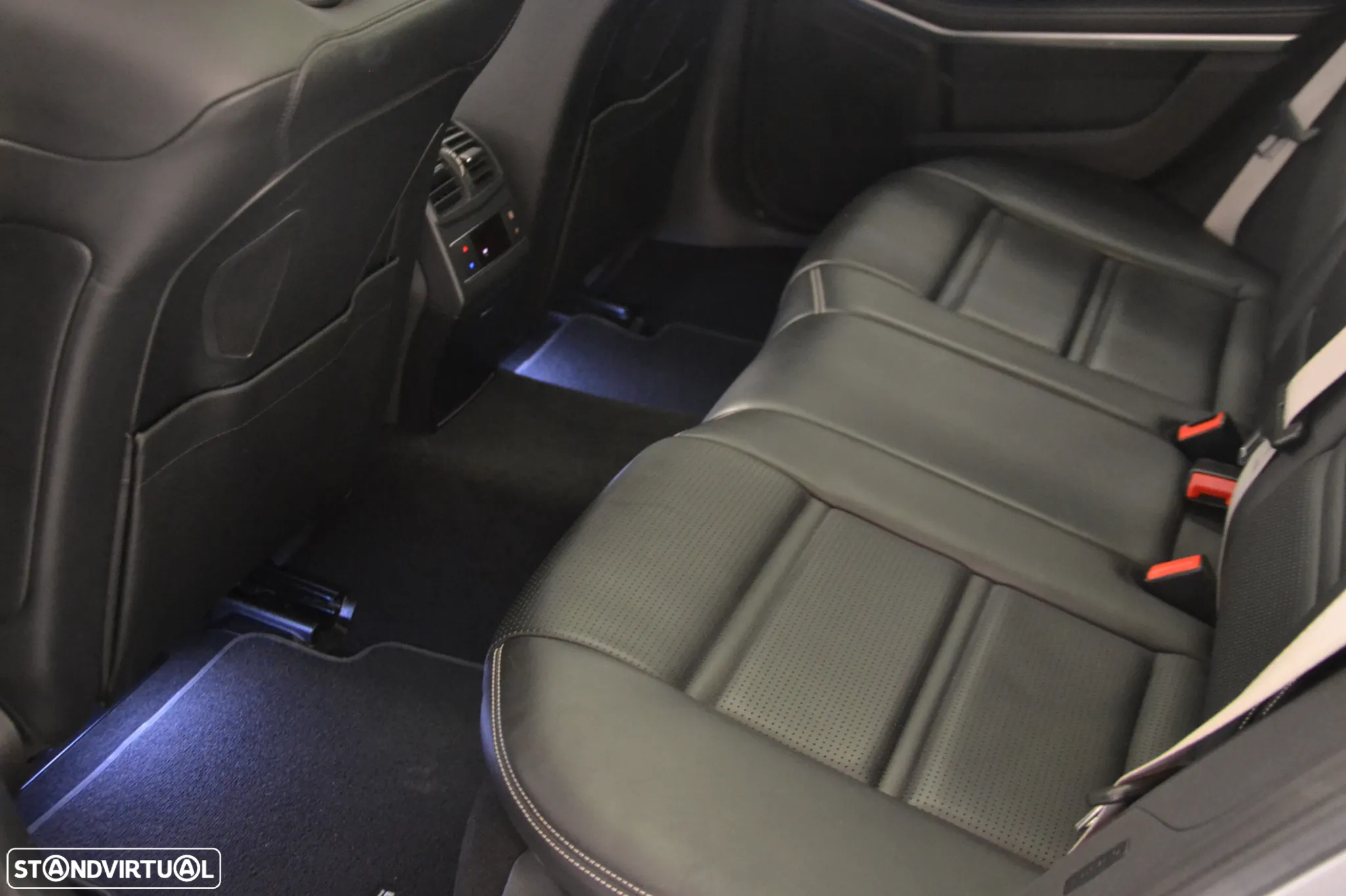 Mercedes-Benz E 63 AMG S 4-Matic - 27