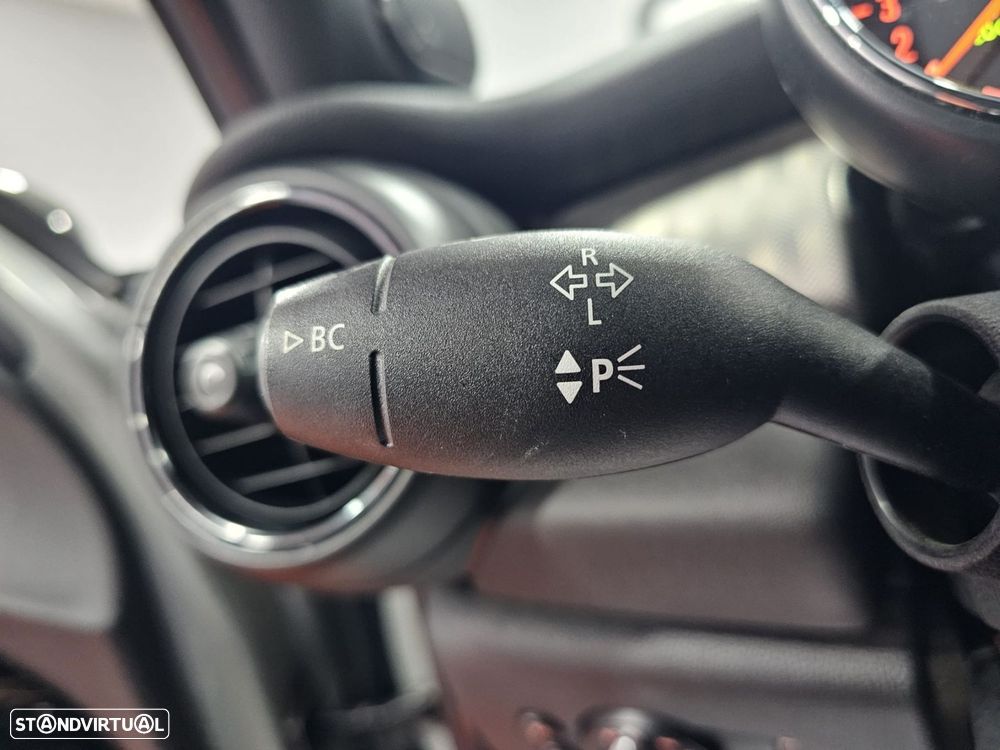MINI 5 Portas Cooper SD Auto Desportiva - 18