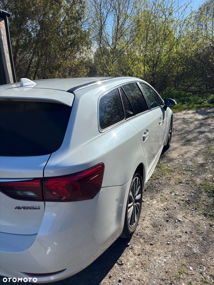 Toyota Avensis 2015 photo 4