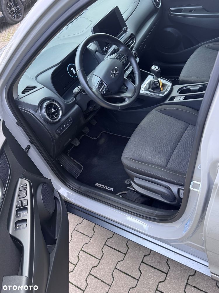 Hyundai Kona - 12