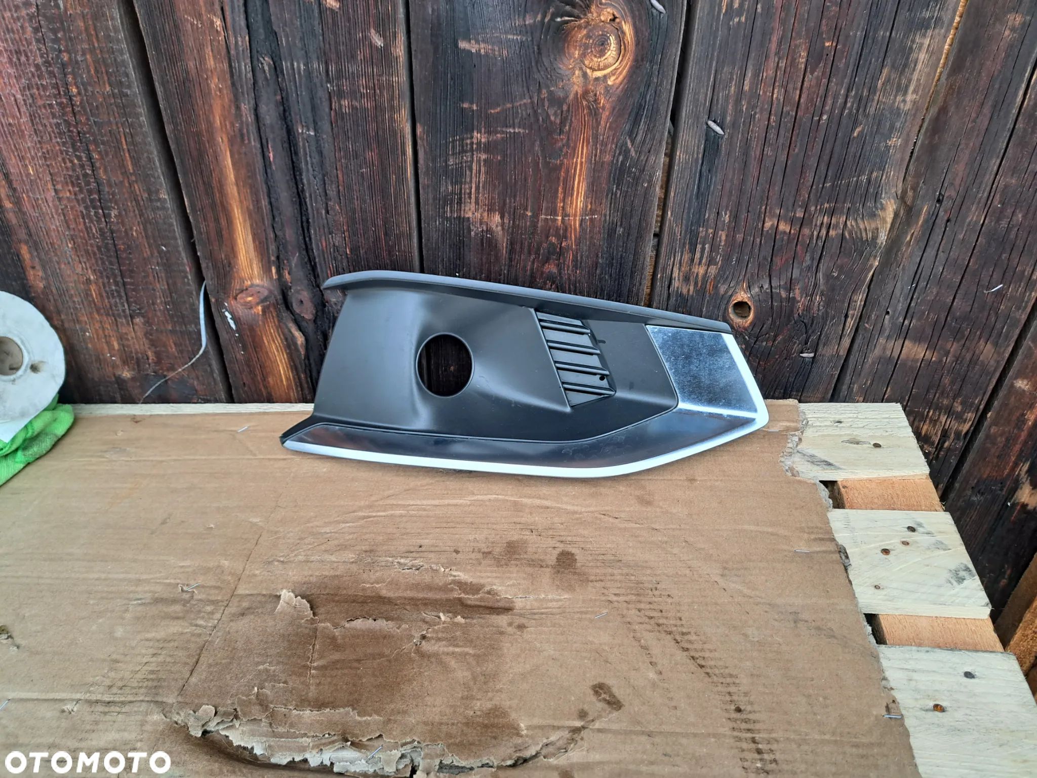 Prawa kratka Audi A4 A-4 B9 Lift 8W0807682AK - 1