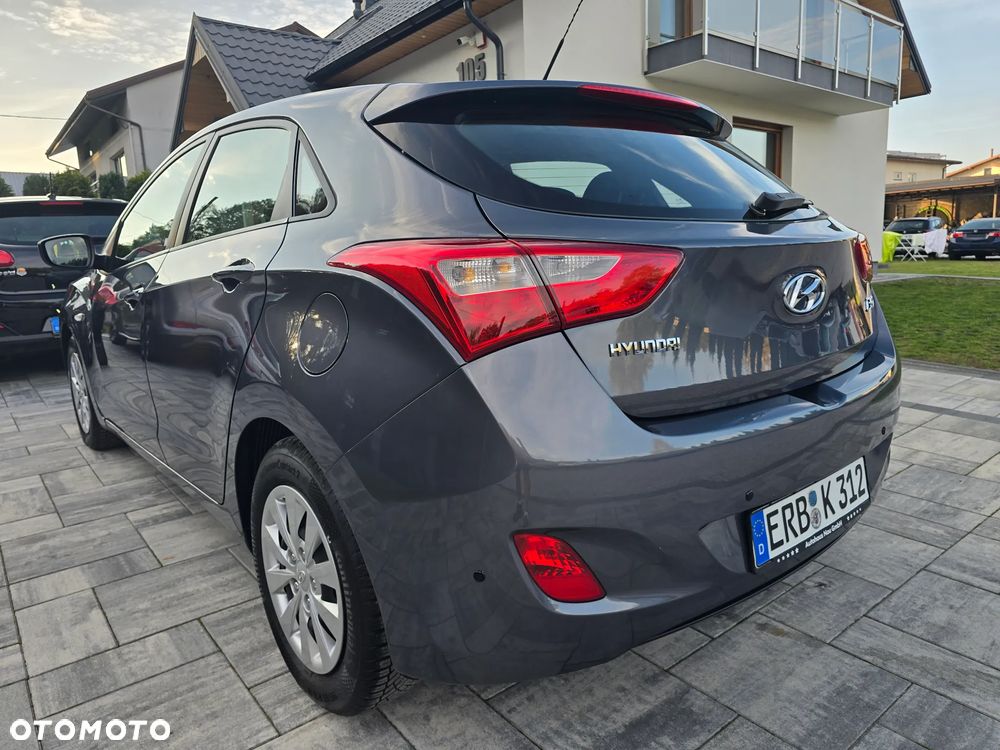 Hyundai i30 blue 1.4 Style - 17