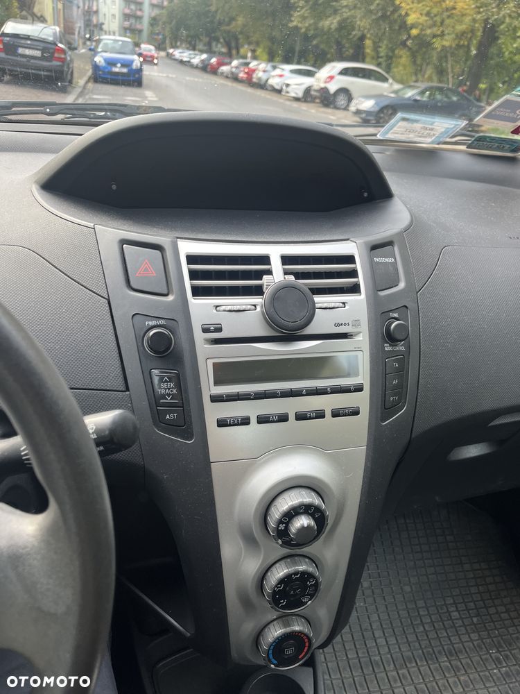 Toyota Yaris 1.3 Luna Premium - 2