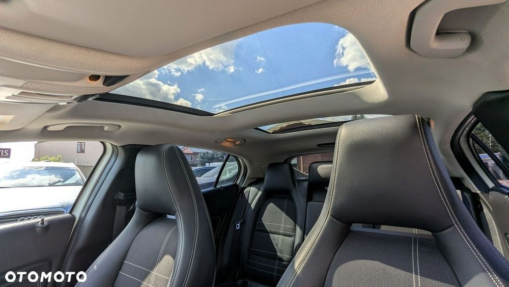 Mercedes-Benz GLA 200 d 4-Matic - 17