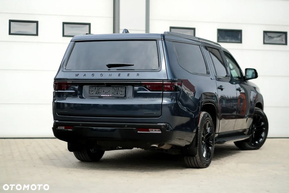 Jeep Wagoneer - 12
