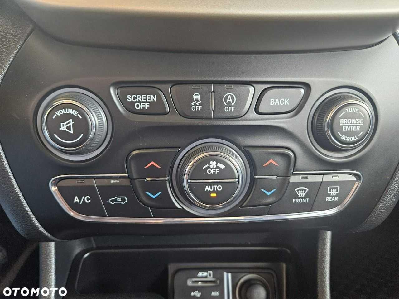Jeep Cherokee - 29