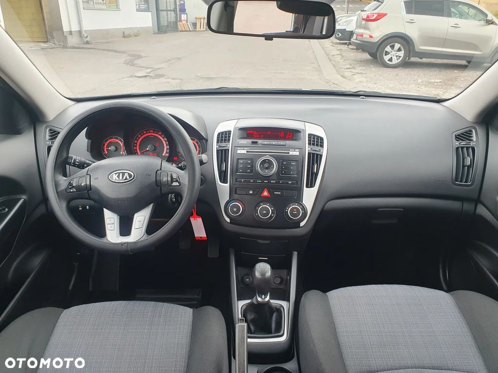 Kia Ceed 1.4 CVVT Attract - 16
