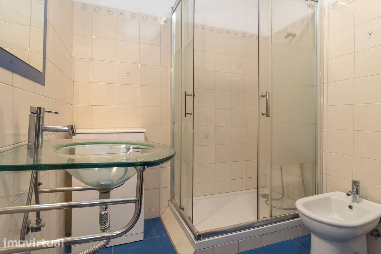 Apartamento T2 de 98m2 com Excelentes Áreas e 2 WC no Centro da Costa - Grande imagem: 4/36