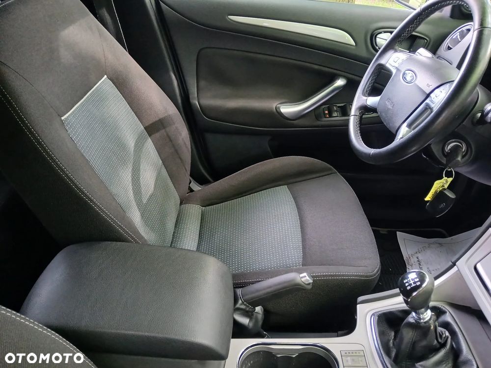Ford Mondeo - 8