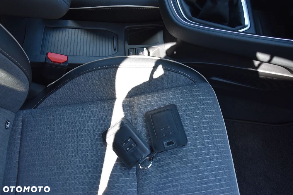 Renault Clio TCe 90 EVOLUTION - 24