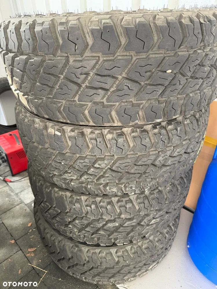 Toyota Hilux 4x4 Double Cab Duty - 11