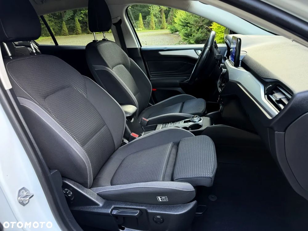 Ford Focus 1.5 EcoBlue Start-Stopp-System TITANIUM DESIGN - 25