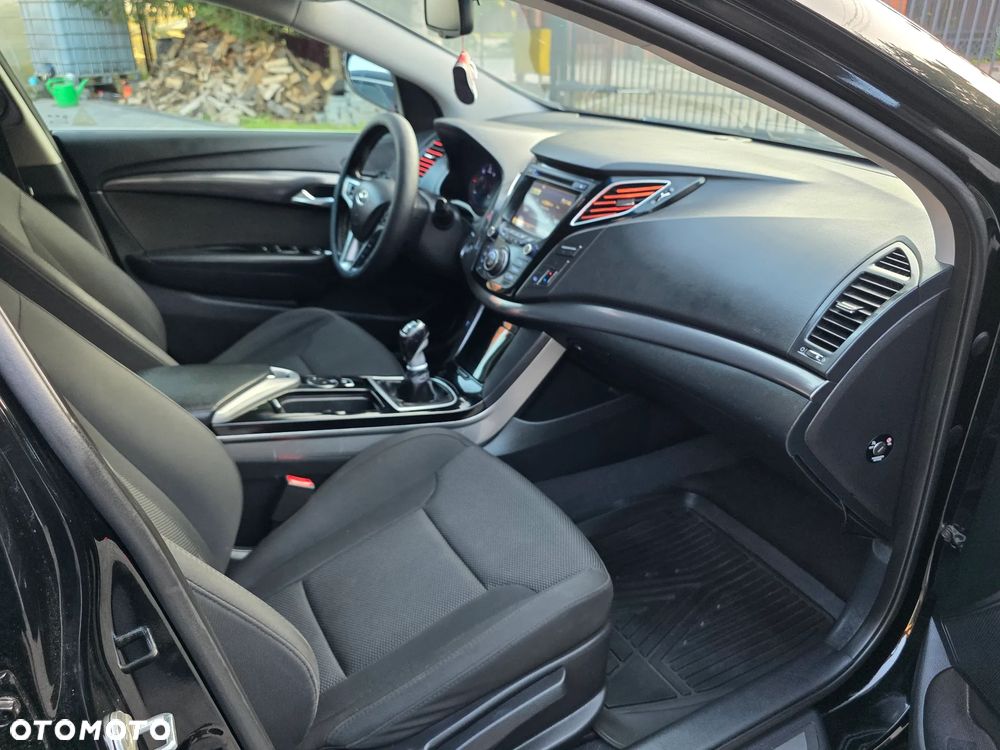 Hyundai i40 Kombi 1.7 CRDi Premium - 24
