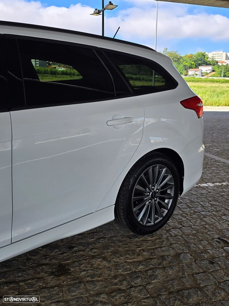 Ford Focus 1.0 EcoBoost S&S ST-LINE - 17