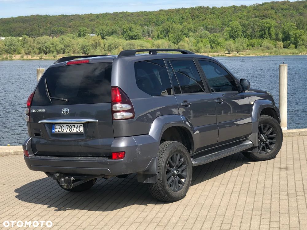 Toyota Land Cruiser - 22