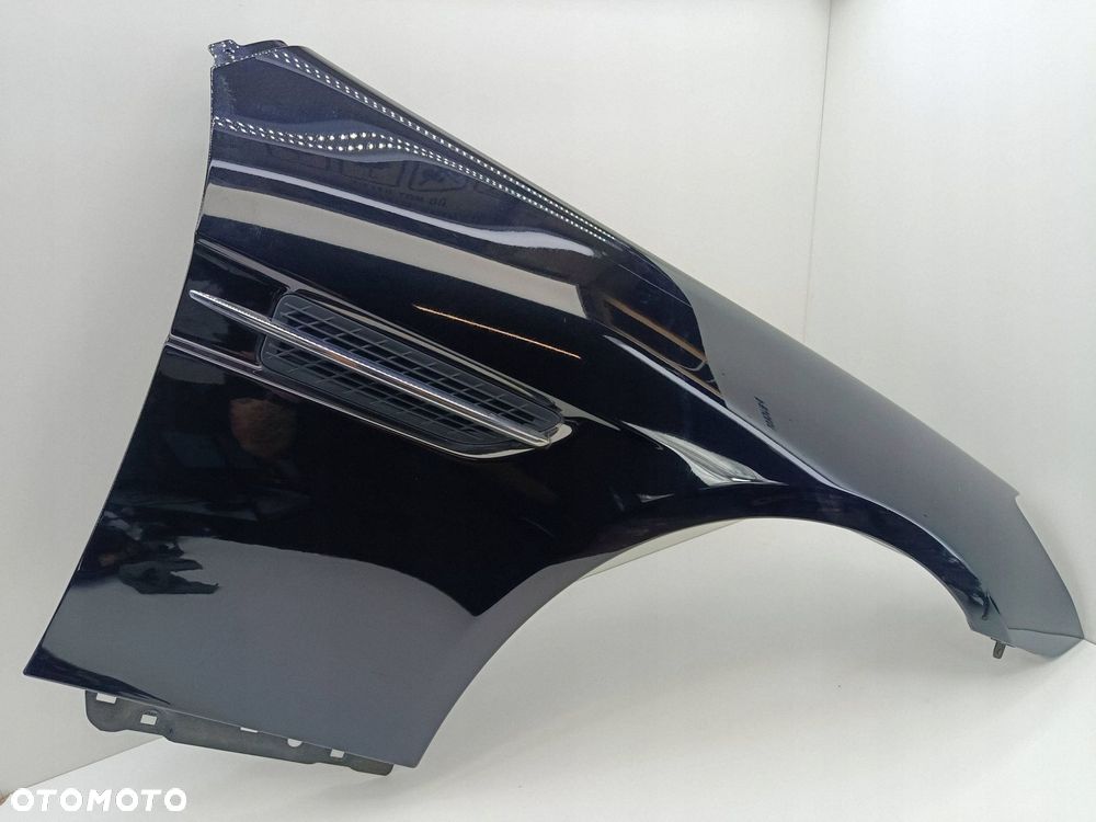 MERCEDES R172 PRAWY PRZEDNI BŁOTNIK 197 - 2