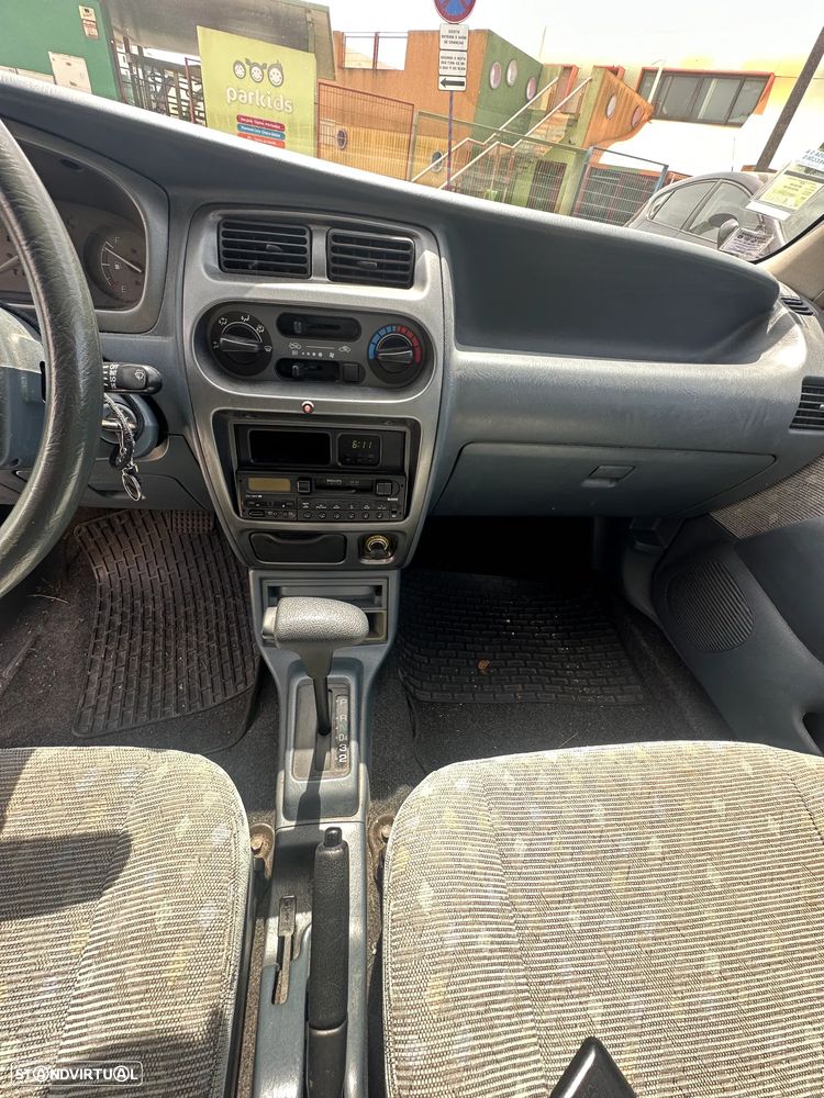 Daihatsu Sirion - 13