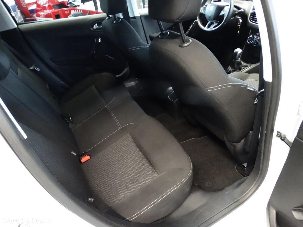 Peugeot 208 82 PureTech Style - 21