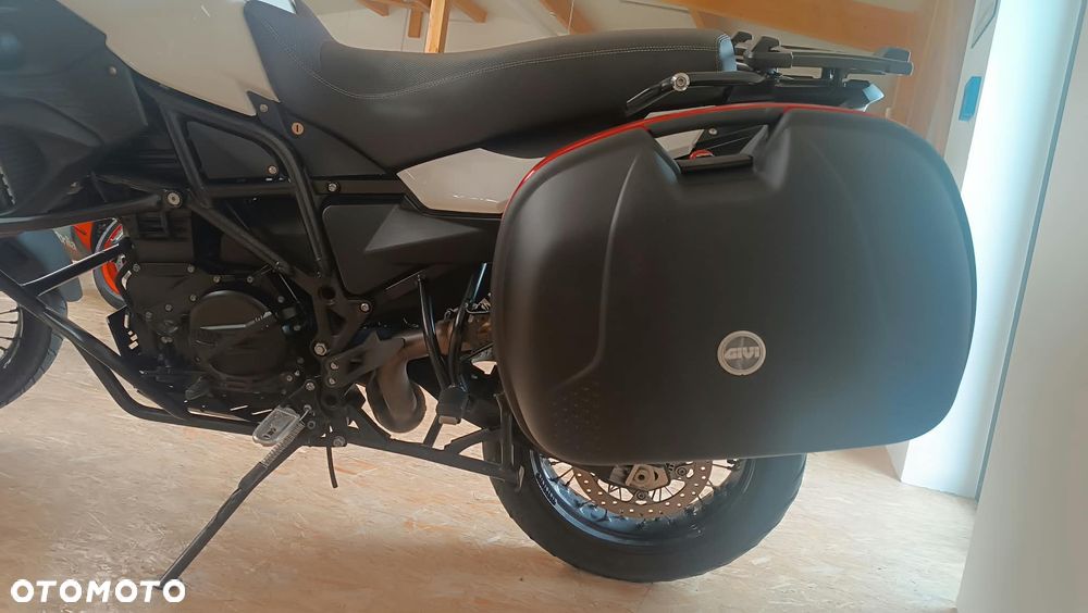 BMW F - 4