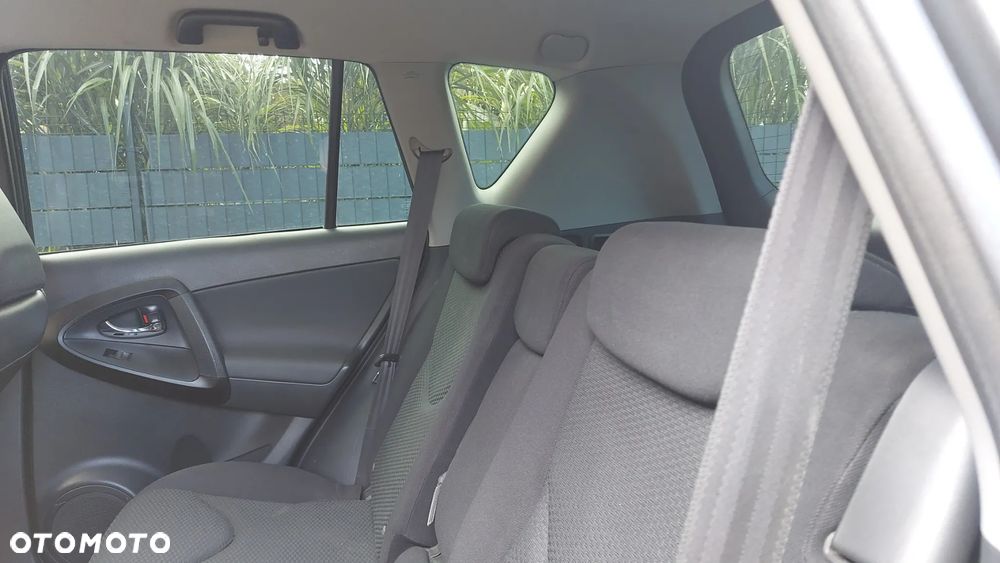 Toyota RAV4 2.0 VVT-i Luna - 12