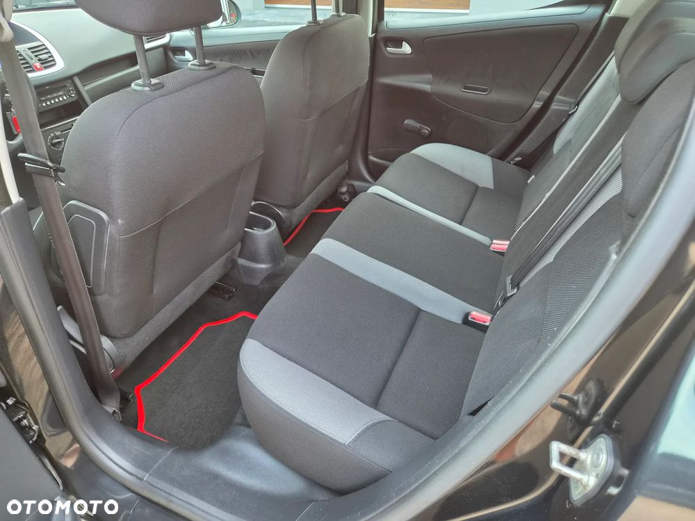 Peugeot 207 - 16