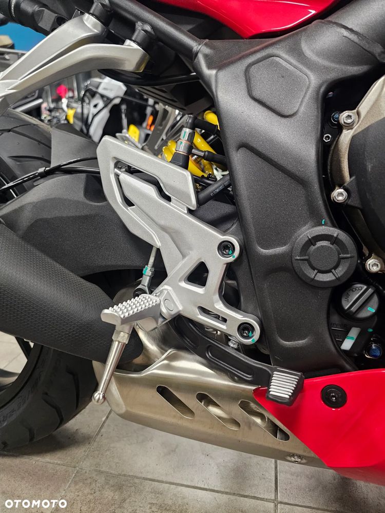 QJMOTOR SRK 800RR - 22