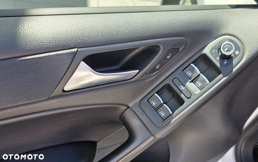 Volkswagen Golf 2.0 GTI DSG adidas - 13