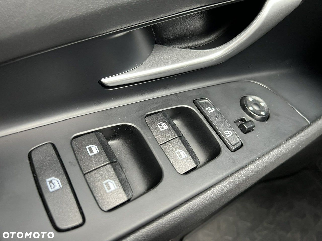 Hyundai Elantra - 24