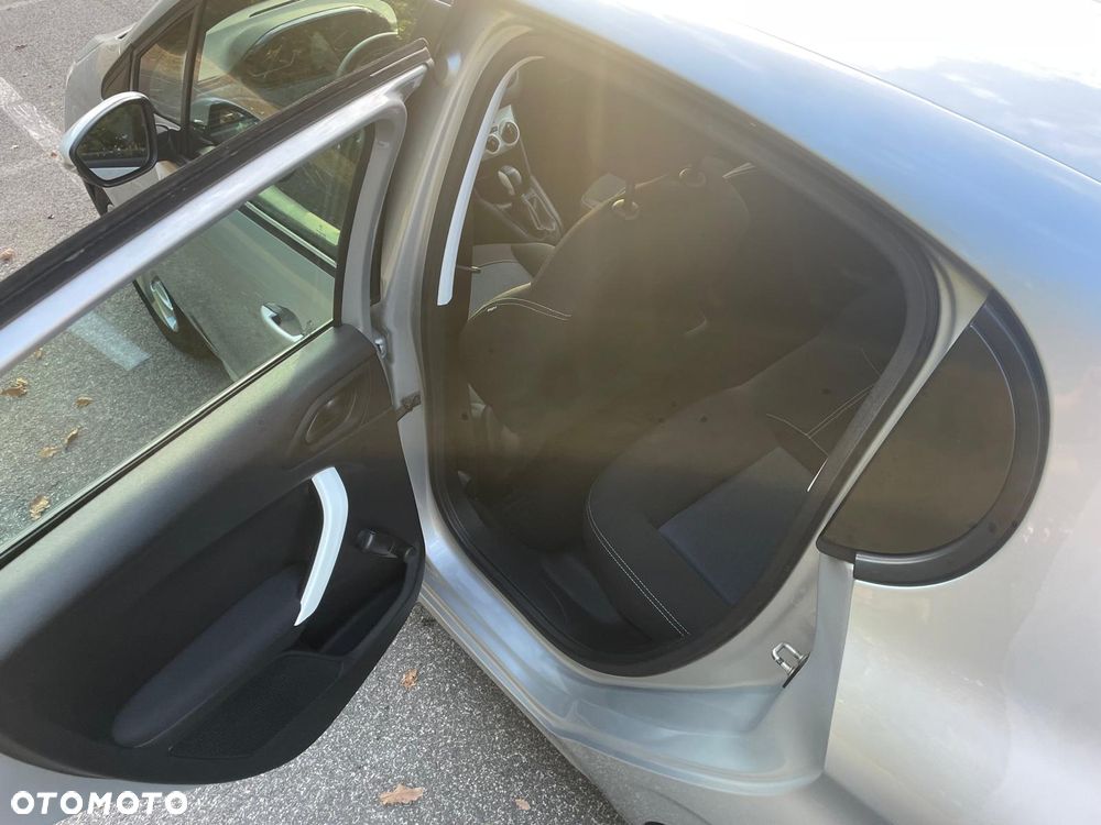 Peugeot 208 - 18