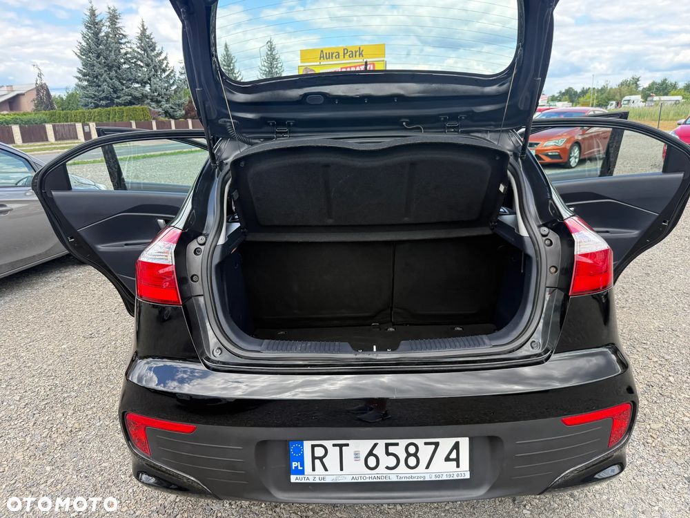 Kia Rio 1.2 Dream Team Edition - 32