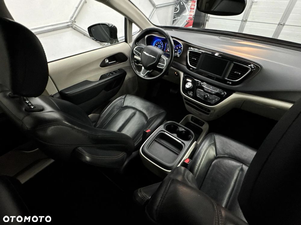 Chrysler Pacifica - 22