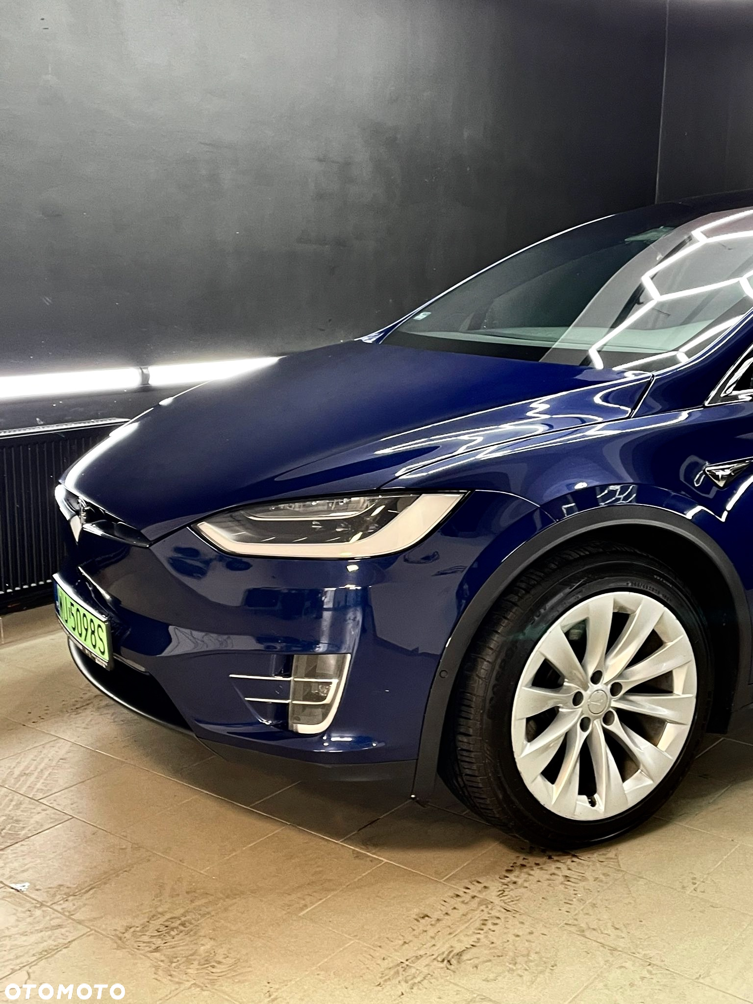 Tesla Model X - 2