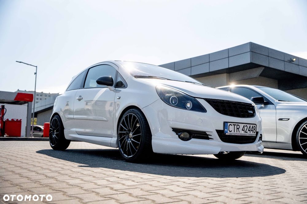 Opel Corsa 1.6 Turbo OPC Nürburgring Edition - 1