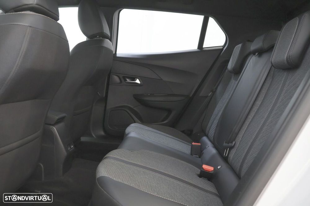 Peugeot e-2008 54 kWh Allure - 8