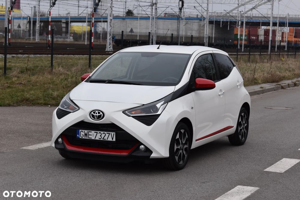 Toyota Aygo x.shift x-play connect - 2