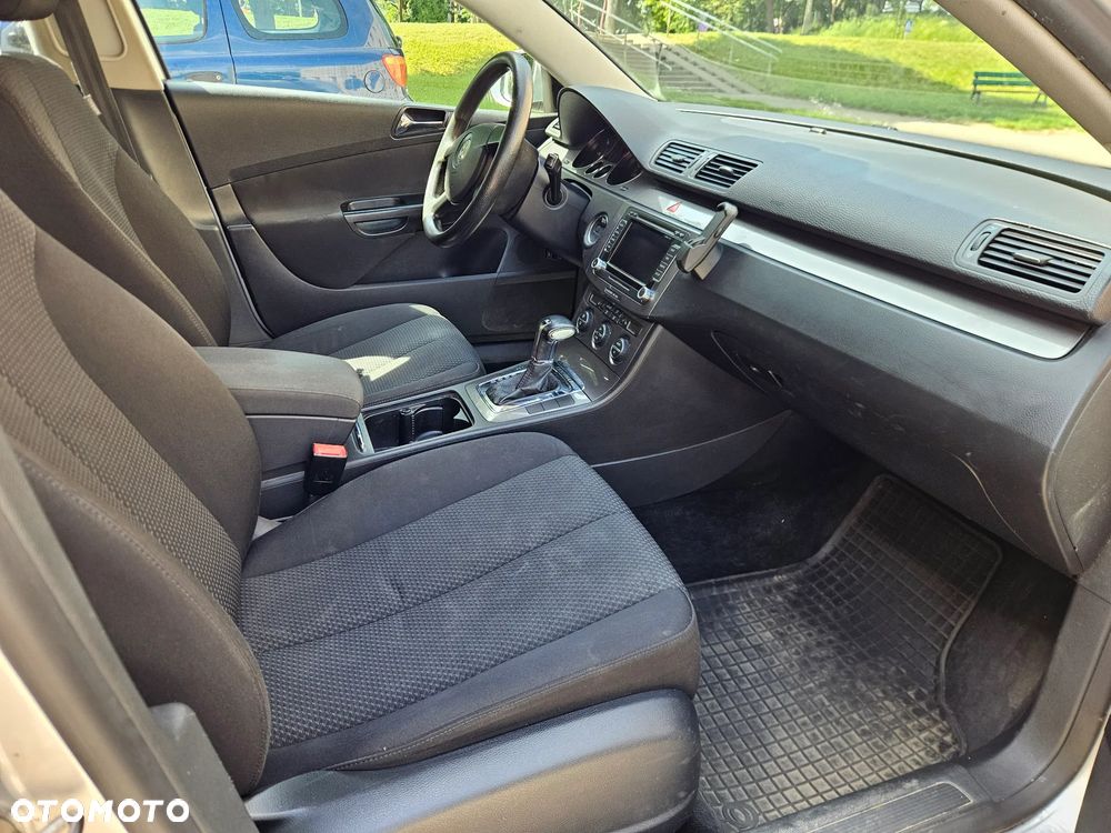 Volkswagen Passat 2.0 TDI Trendline DSG - 11