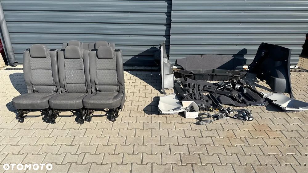 TOYOTA VERSO LIFT 13-18 FOTELE 2 3 RZĄD PASY PLASTIKI PRZEKŁADKA VANA - 1