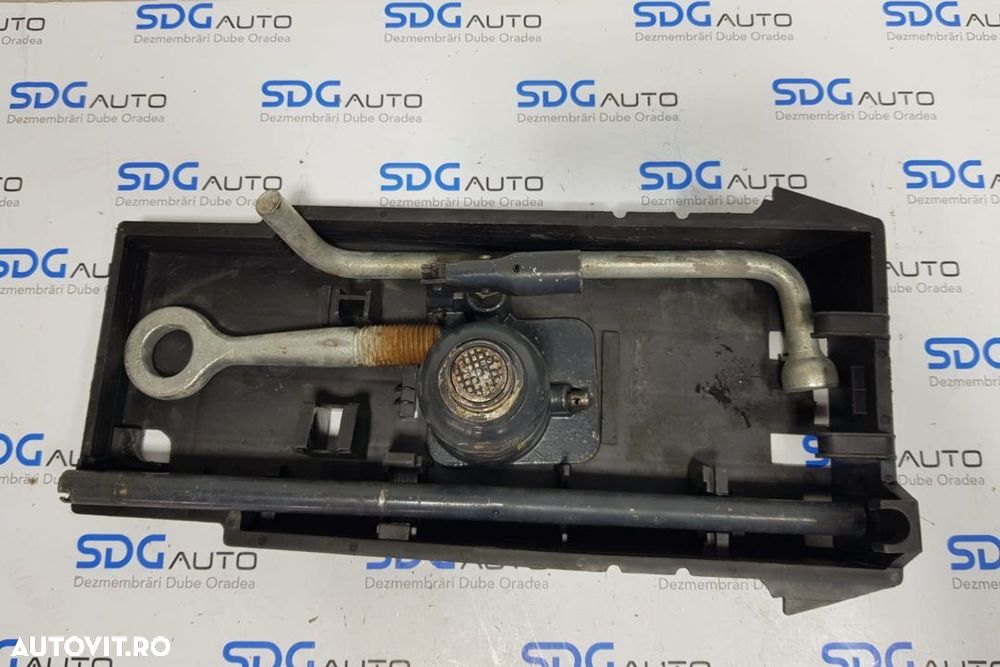 Set cric hidraulic + cheie roti + diverse accesorii care se vad in poze Iveco Daily Euro 4/5/6 - 1