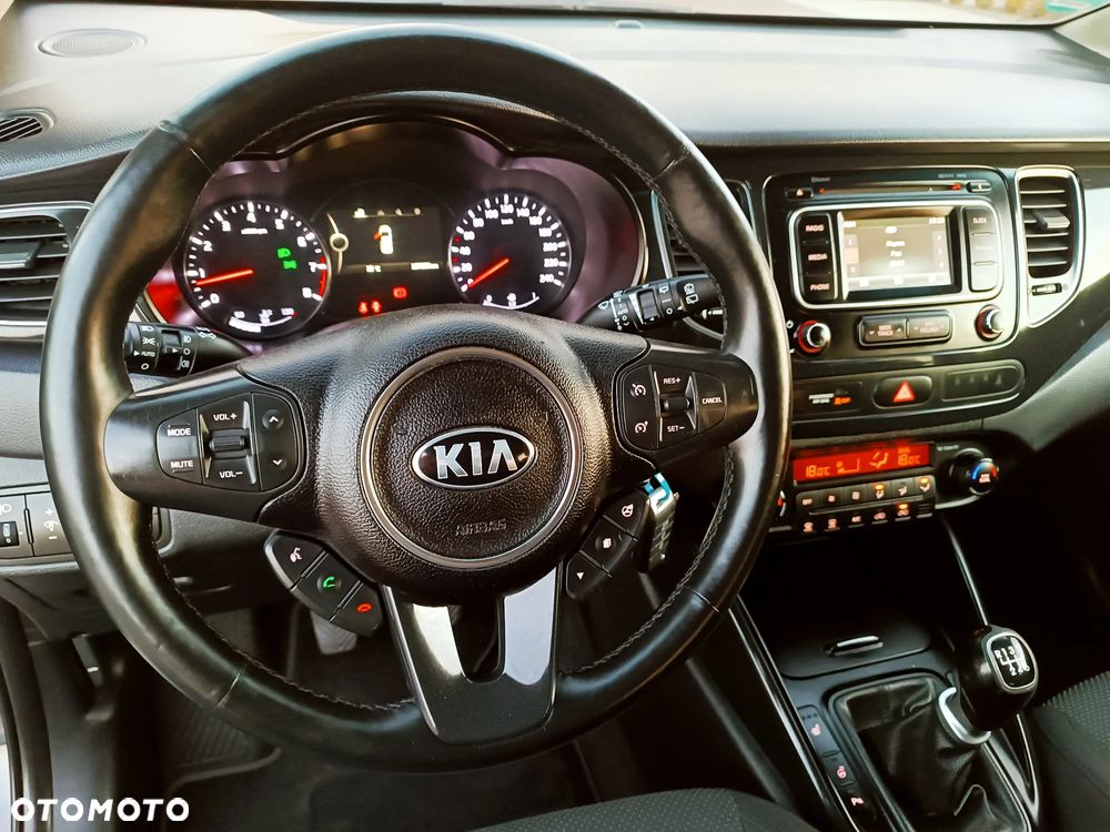Kia Carens 1.6 GDI Dream Team Edition - 25