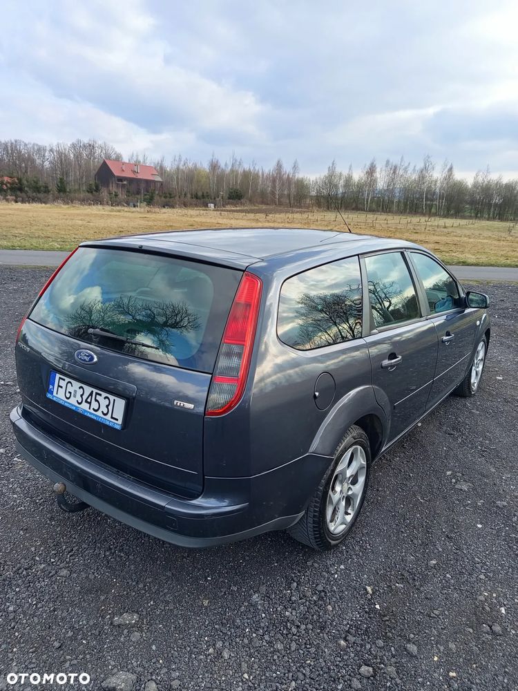 Ford Focus 1.6 TDCi Ambiente DPF - 8