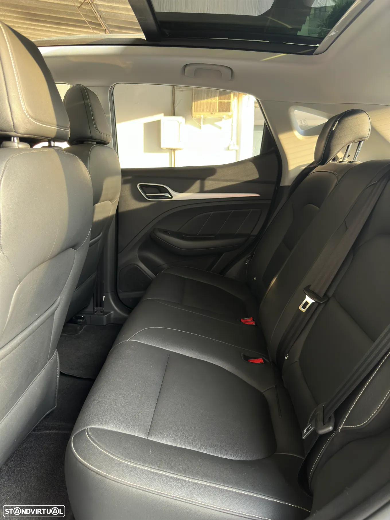 MG ZS EV 44.5 kWh Luxury - 32