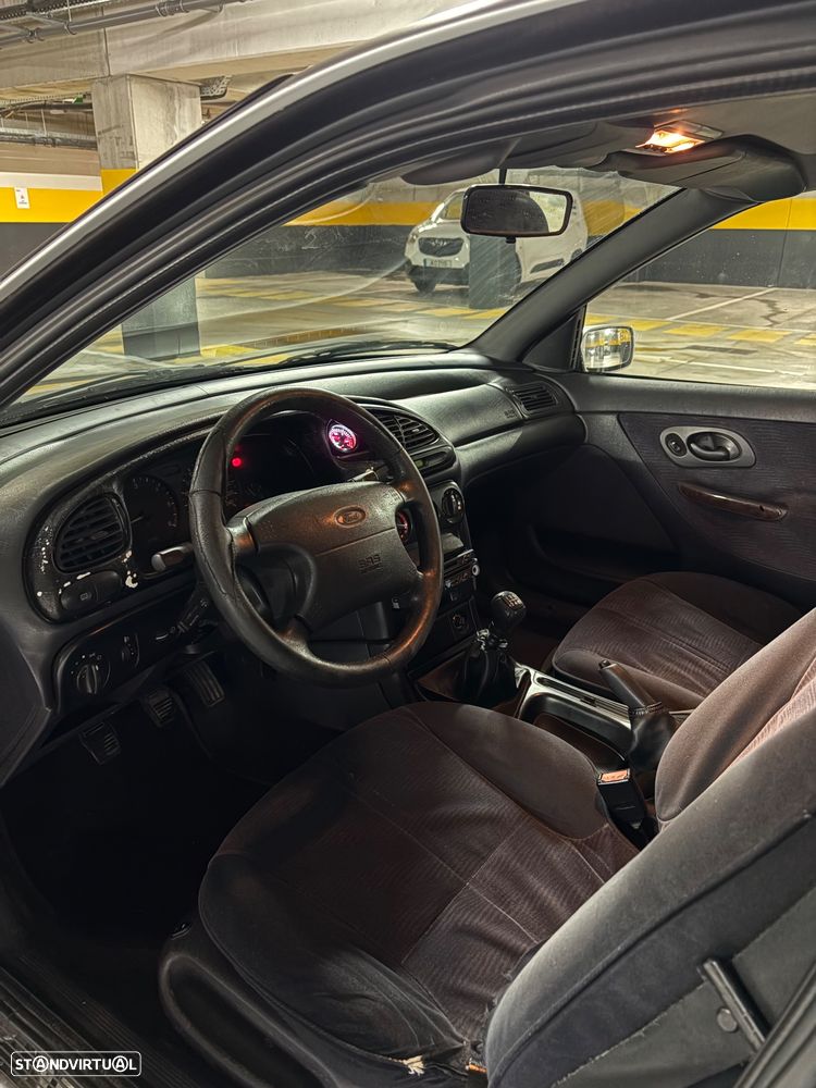 Ford Mondeo 1.8 TD Ghia - 4