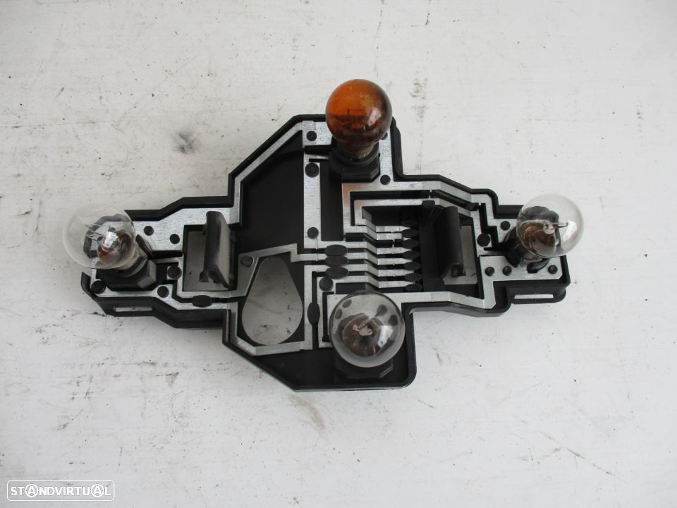 Suporte placa de lampadas Citroen Xsara sw carrinha esquerdo - 1
