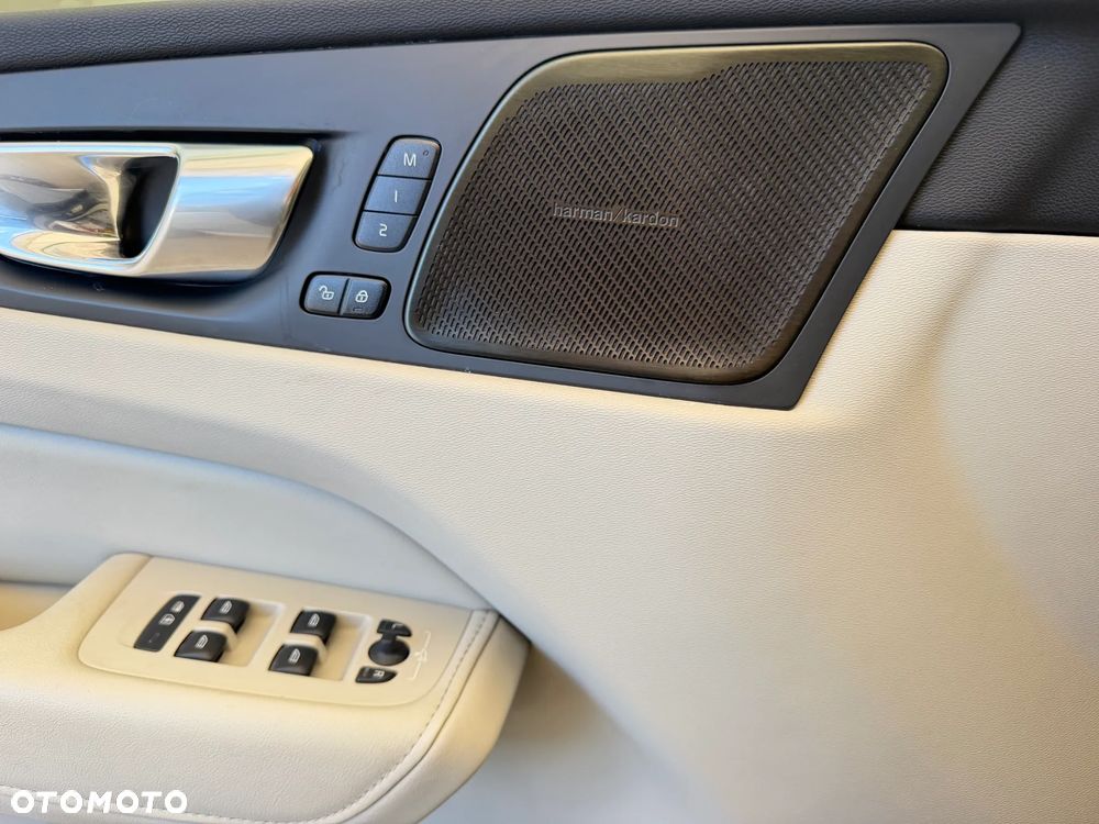 Volvo XC 60 T8 AWD Recharge Plus Black Edition - 10